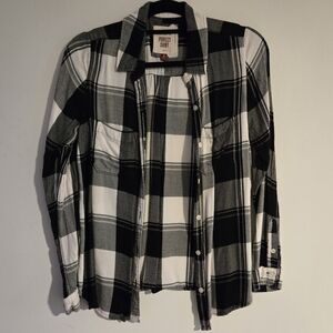 B&W Plaid Relaxed Fit Button-Up Shirt ~ Black & White ~ Size Medium